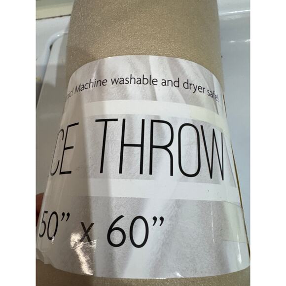 Brand New 50x60" Fleece Throw Blanket Hypoallergenic Soft - Picture 4 of 5